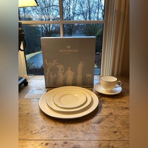 Wedgewood English Lace 5 Piece Set